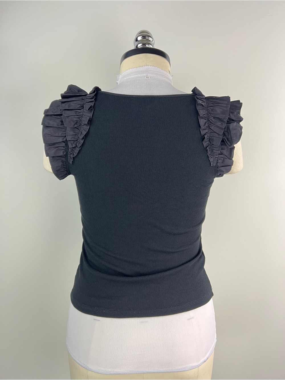 💚 3643. Black Ruffled Sleeve Ribbed Tank Top - Picture 3 of 7